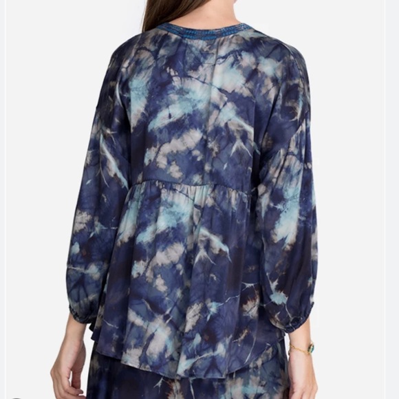 Johnny was MOONLIGHT TIE DYE V-NECK BLOUSE - Picture 2 of 10
